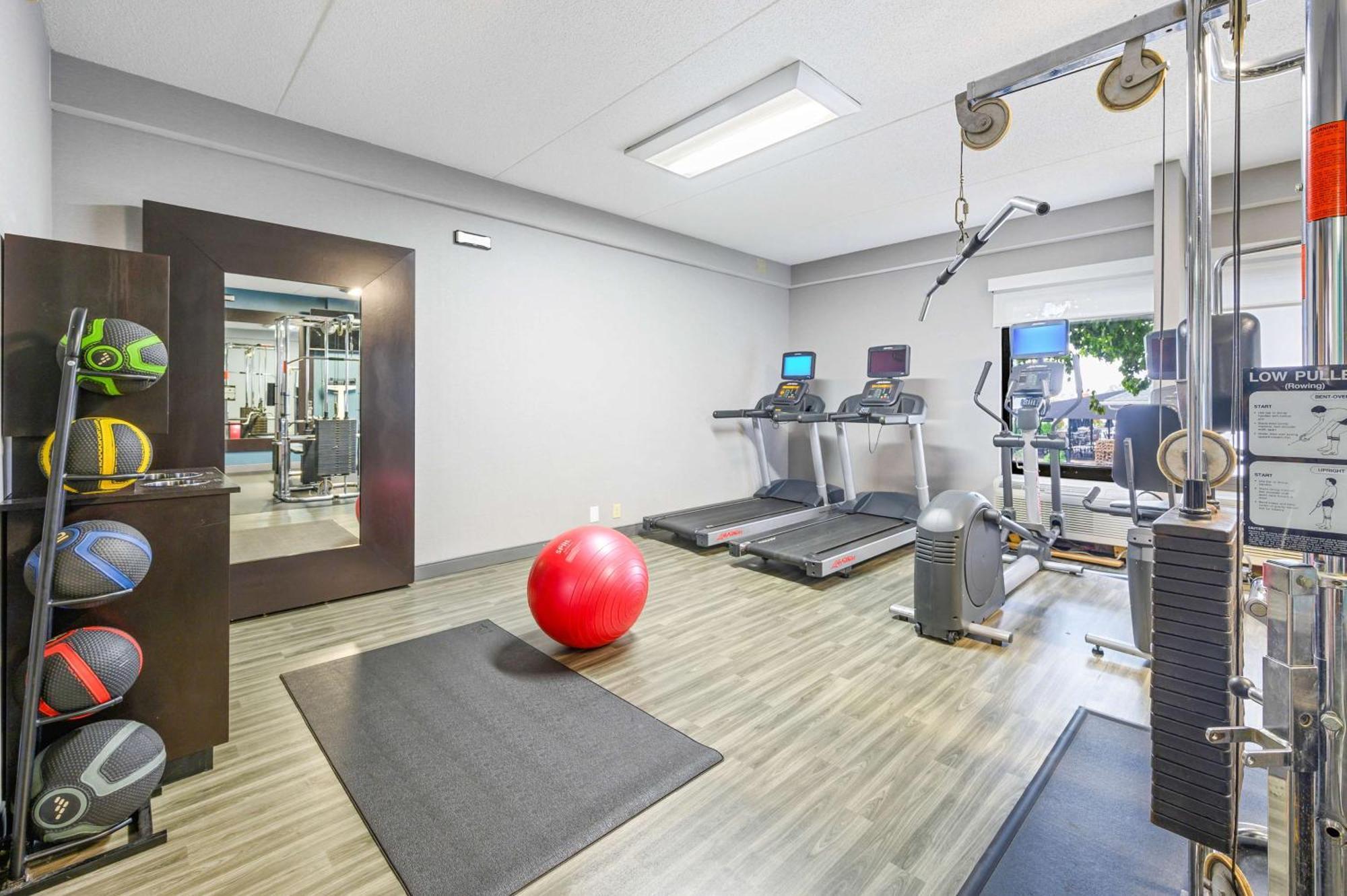 Hampton Inn St. Louis - Westport Maryland Heights Ngoại thất bức ảnh